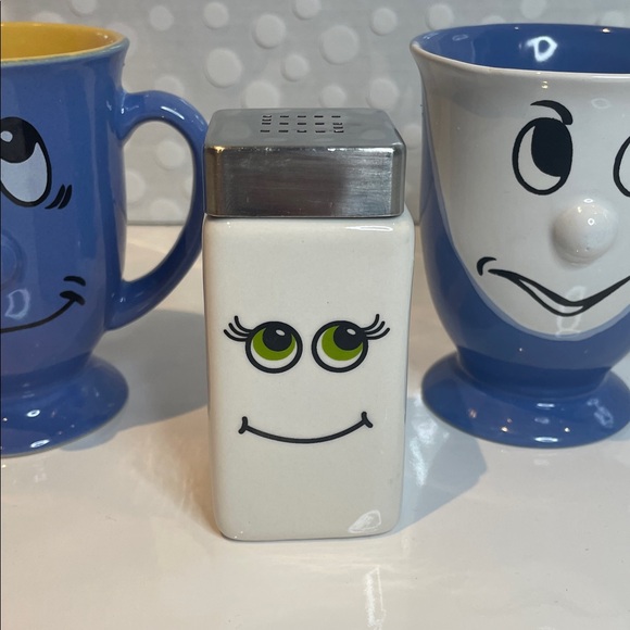 Vintage Gryphon Ware Blue 3D Mugs & Salt Shaker - Picture 4 of 12